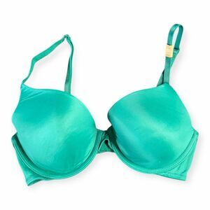 NWT PINK VICTORIA’S SECRET Women’s Green Wear Everywhere Lightly Lined T-Shirt B